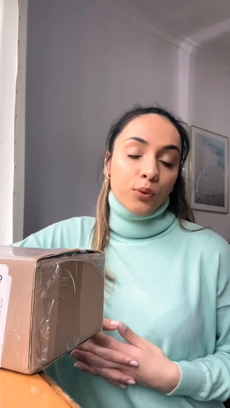 Apps & Digital Services Video of Daniela for Eurosender