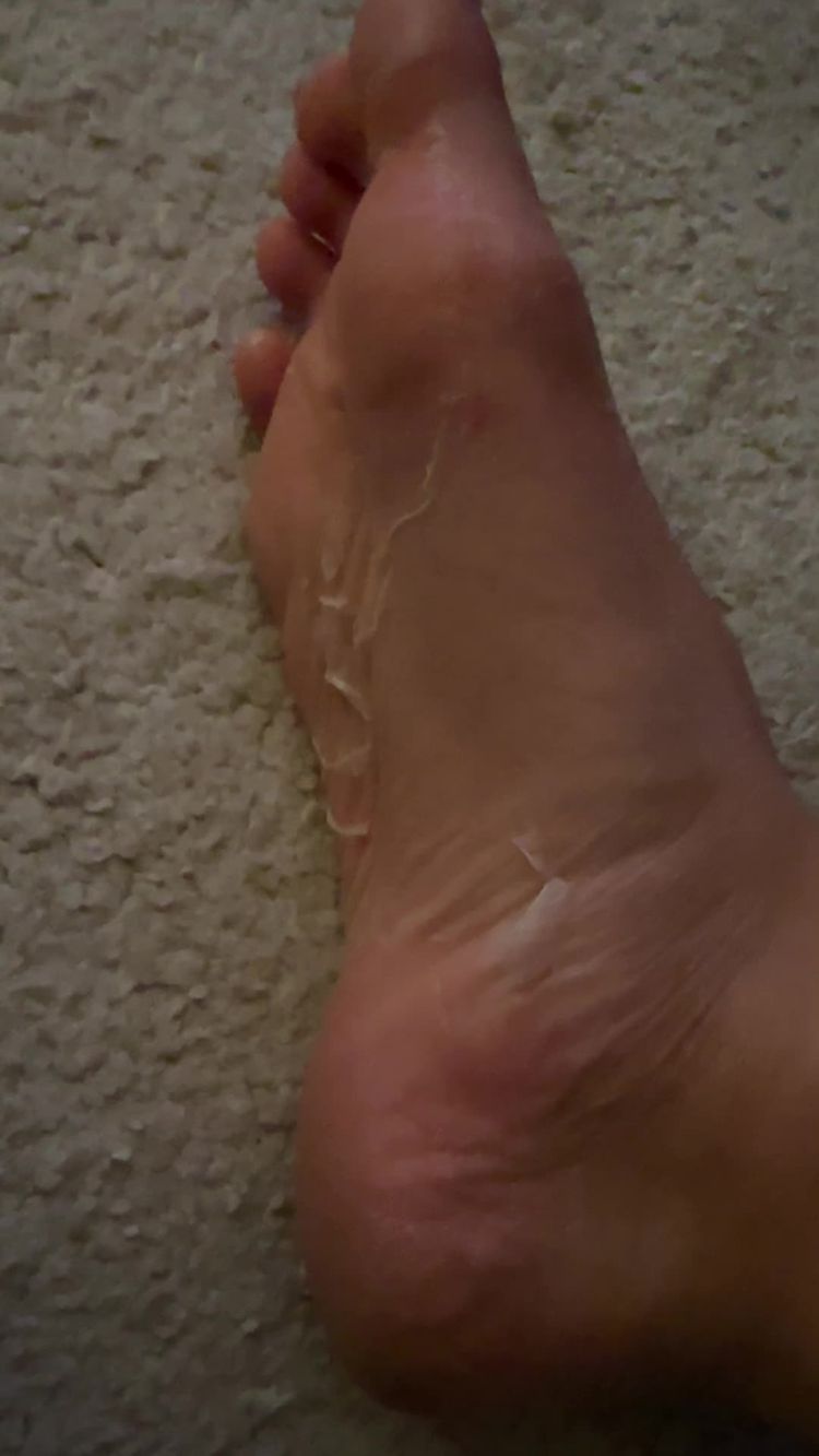 Cuidado de la Piel Video of Lea for Summer Foot
